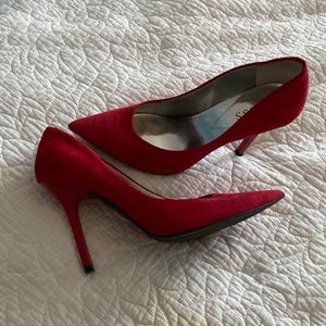 Guess Red Suede pumps Sz 7.5 vintage excellent shape!